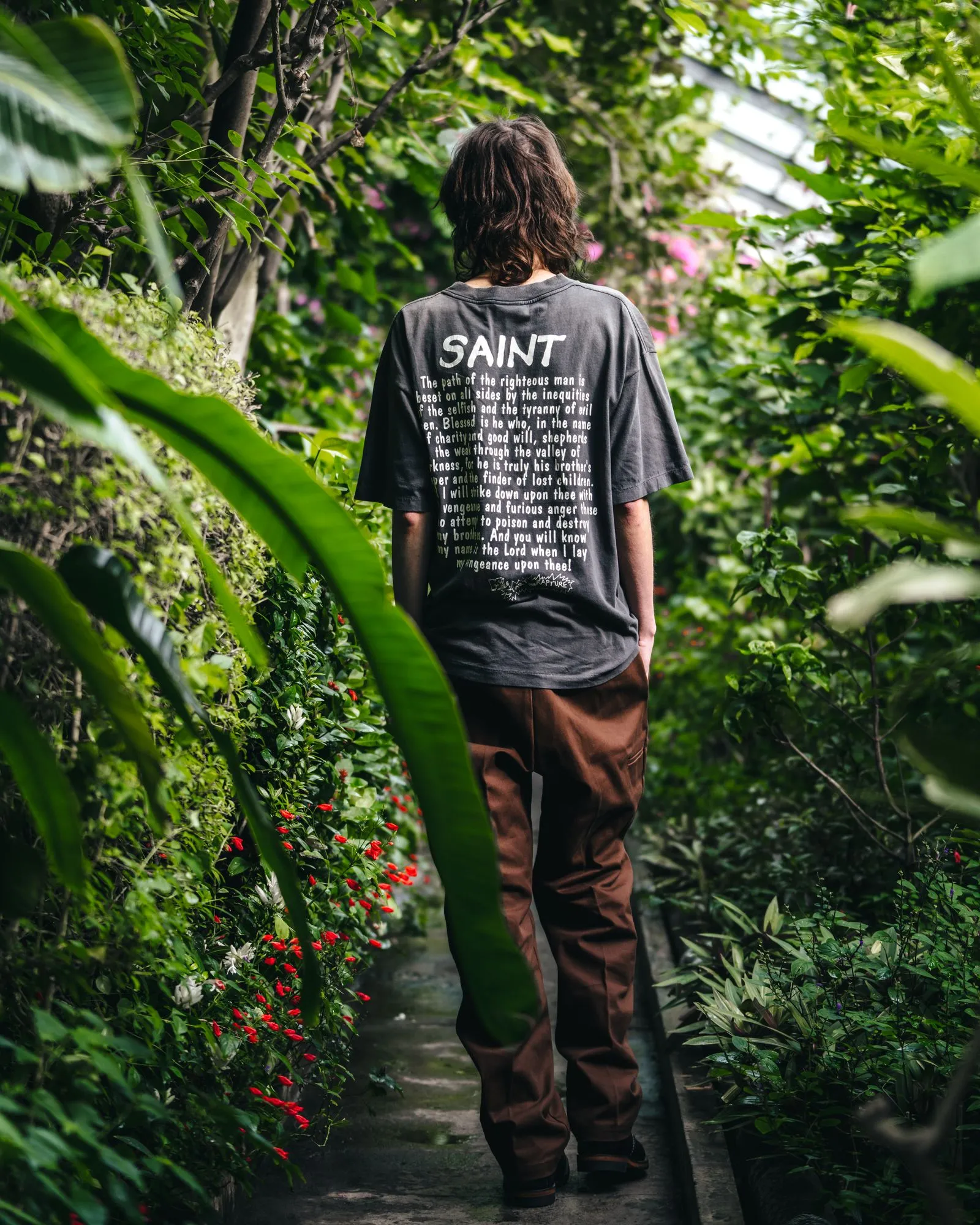 SAINT Mxxxxxx RAPTURE SS TEE/BLK Beavis and Butt-Head anime character TEE. Washed black S-XL. The print is from the characters of the American classic animation "Beavis and Butt-Head". It also pays tribute to the two classic killer characters in "Pulp Fiction". It is very witty and humorous. The whole garment is washed again.